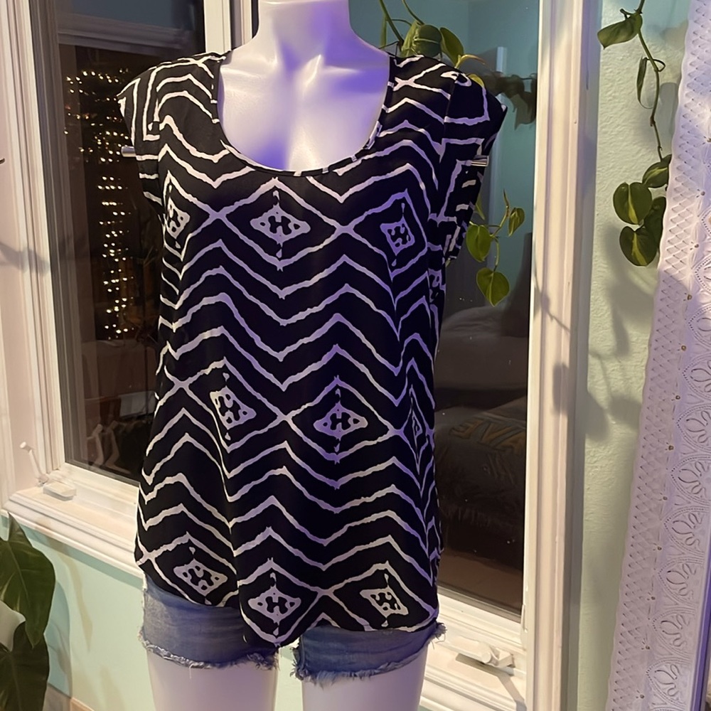 Cute patterned shirt - Picture 3 of 5